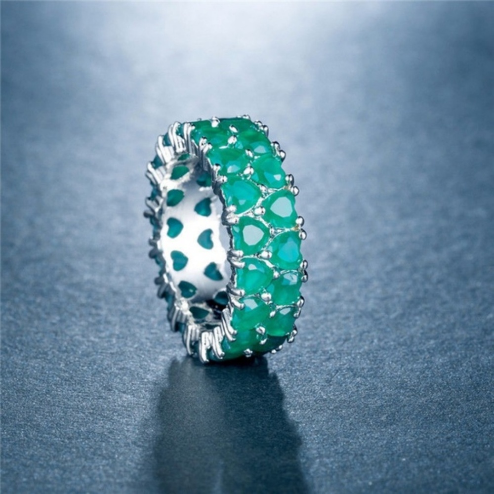 Gorgeous 925 Silver Heart Shape Emerald Ring New - Picture 3 of 3